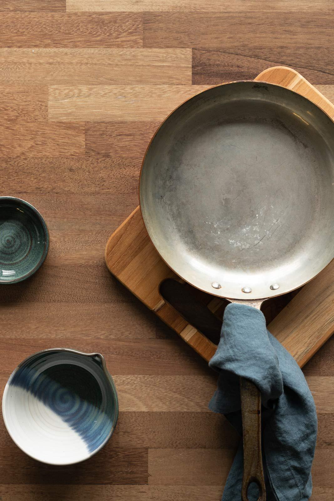 This classic backdrop replicates the warm, natural texture of a butcher block, making it the perfect surface for your food and product photography. The rich wood grain and subtle color variations create an inviting atmosphere, ideal for showcasing anything from rustic culinary creations to artisanal products.

The Super-Thin & Pliable material is flexible, laying flat for seamless photography or easily clipped to a rigid board for upright compositions.