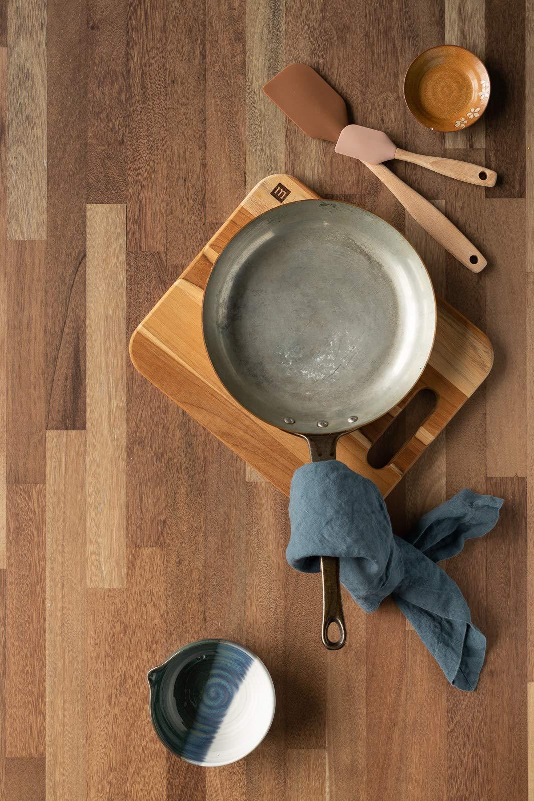 This classic backdrop replicates the warm, natural texture of a butcher block, making it the perfect surface for your food and product photography. The rich wood grain and subtle color variations create an inviting atmosphere, ideal for showcasing anything from rustic culinary creations to artisanal products.

The Super-Thin & Pliable material is flexible, laying flat for seamless photography or easily clipped to a rigid board for upright compositions.